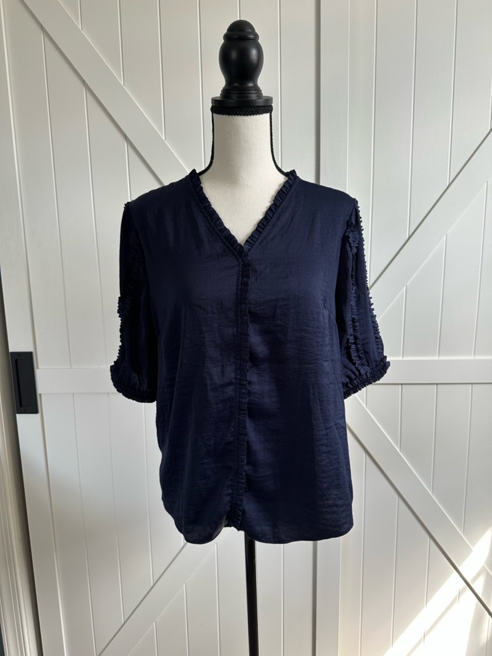 Chico’s Size 0 Navy Blue Ruffle Trim V-Neck Blouse Top 3/4 Sleeve Size Small 4